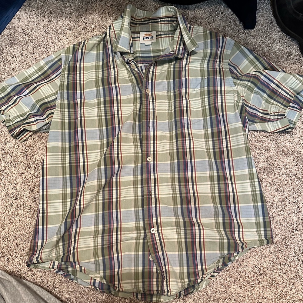 Men’s button up tee